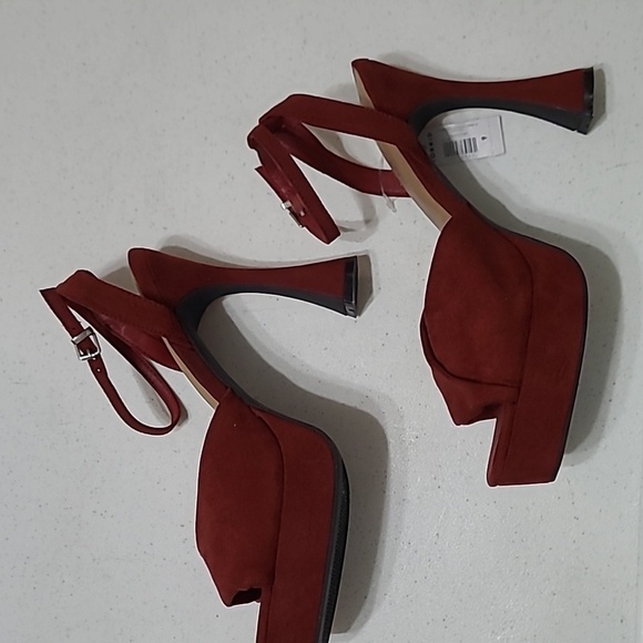 NWT Torrid burgandy suede platform heels size 9W - Picture 5 of 13